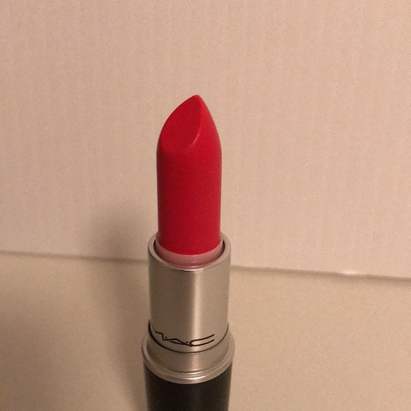MAC COSMETICS | ‘Relentlessly Red’ Retro Matte Lipstick - Picture 2 of 6